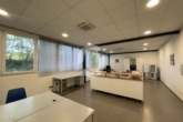 Bild - Moderne Lager-/Produktionshalle mit Büro