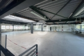 Bild - Moderne Lager-/Produktionshalle mit Büro