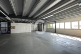 Bild - Moderne Lager-/Produktionshalle mit Büro
