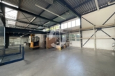 Bild - Moderne Lager-/Produktionshalle mit Büro