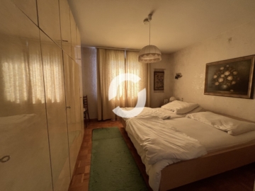 Mehrgenerationenhaus in guter Lage von Stuttgart-Untertürkheim zum Erwerb - Auszug Wohnen (93955)