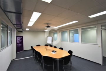 Funktionale Bürofläche in Leonberg – zeitnah verfügbar - Besprechungsraum (91611)