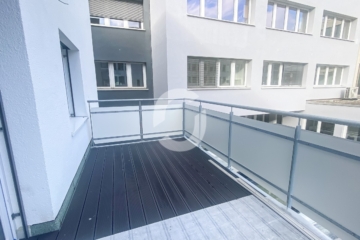 Top renoviertes und zentrales Bürosobjekt in Stuttgart - Balkon (1.OG) (90476)