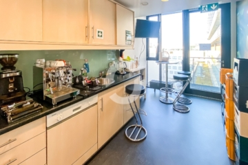 Attraktive Untermietfläche mit Dachterrasse - Teeküche (91601)