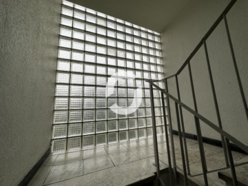 RESERVIERT | Wohn- und Geschäftshaus in zentraler Lage von Kornwestheim - Treppenhaus (90076)