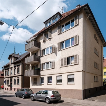Gepflegtes 10-Familienhaus mit Hinterhaus sowie Potential in Stuttgart-Bad Cannstatt - Vorderansicht_02 (92272)