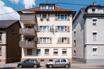 Gepflegtes 10-Familienhaus mit Hinterhaus sowie Potential in Stuttgart-Bad Cannstatt - Vorderansicht_01 (92271)