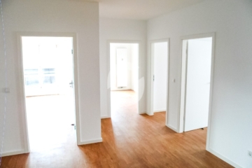 Zentral gelegene 5-Zimmer Wohnung - Flur (93214)