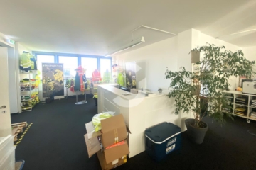 Büro mit Charme und Aussicht: Flexible Open Space Fläche in Feuerbach! - IMG_2890 (77457)