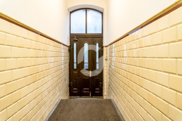 Großzügige Wohnfläche – ideal für Wohngemeinschaften - Hauseingang (92471)