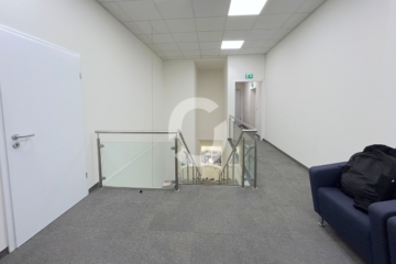 Attraktive Einzelhandelsfläche in der König-Karl-Passage – direkt am Wilhelmsplatz - Treppe (82981)