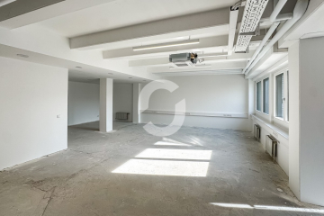 Lichtdurchflutete Bürofläche mit Glasbüros & flexiblem Ausbau - Rohbau Bürofläche (94694)