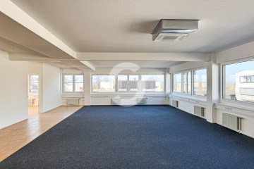 Lichtdurchflutete Bürofläche mit Glasbüros & flexiblem Ausbau - image00045 (94707)