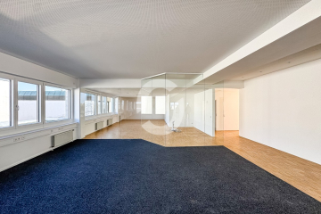 Lichtdurchflutete Bürofläche mit Glasbüros & flexiblem Ausbau - image00044 (94706)
