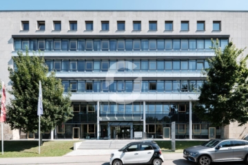 Großzügiges und lichtdurchflutetes Bürohaus (Interimsvermietung möglich) - Außenansicht (74784)