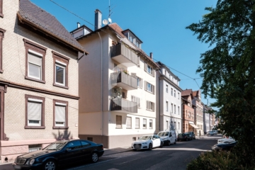 Gepflegtes 10-Familienhaus mit Hinterhaus sowie Potential in Stuttgart-Bad Cannstatt - Vorderansicht_03 (92279)