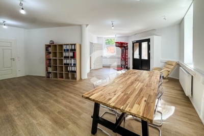 Charmantes Altbaubüro in Stuttgart-West – 100 m² | Parkett | frisch modernisiert - Eingangsbereich / Open Space (97693)