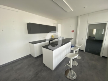 Büro: Top-Anbindung, sofort bezugsfertig! - Teeküche (87040)