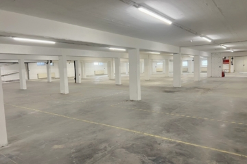 Lagerhalle im Industriegebiet nahe Flughafen - Innenansicht UG (83514)