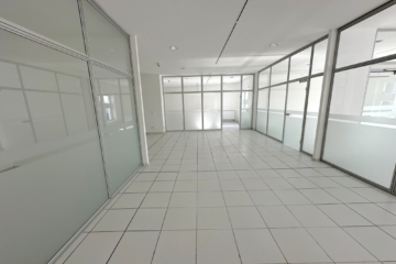 Lagerhalle im Industriegebiet nahe Flughafen - Bürofläche EG (83513)