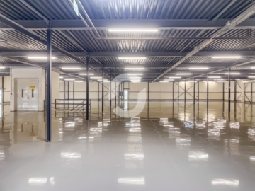Lagerhalle im Industriegebiet nahe Flughafen - Bild (92119)