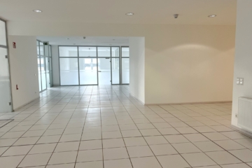 Lagerhalle im Industriegebiet nahe Flughafen - Innenansicht (92116)