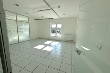 Lagerhalle im Industriegebiet nahe Flughafen - Bürofläche EG (83511)