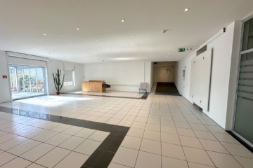 Lagerhalle im Industriegebiet nahe Flughafen - Innenansicht (83509)