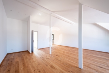 Stilvolle Stadtwohnung mit Panoramablick über Stuttgart - Wohn- und Schlafbereich (90703)