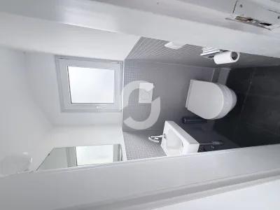 Charmantes, kompaktes Büro im 4. Obergeschoss im Herzen von Stuttgart - WC (100864)