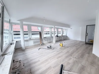 Charmantes, kompaktes Büro im 4. Obergeschoss im Herzen von Stuttgart - Großraum (100859)