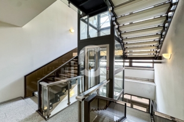 Kaiserbau Göppingen - Treppenhaus, Aufzug (90808)