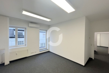 Attraktive Bürofläche in Top-Lage auf der Königstraße mit 2 Balkonen zu vermieten! - Büro (81606)