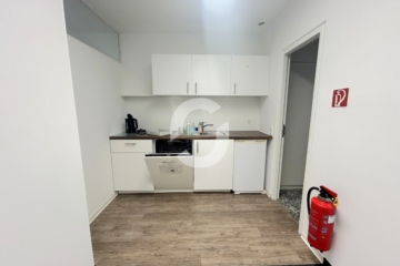 Attraktive Bürofläche in Top-Lage auf der Königstraße mit 2 Balkonen zu vermieten! - Teeküche (81608)