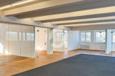 Großraumbüro - Lichtdurchflutete Bürofläche mit Glasbüros & flexiblem Ausbau
