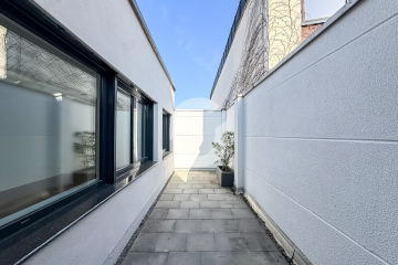 Lichtdurchflutete Bürofläche mit Glasbüros & flexiblem Ausbau - Terrasse (94682)