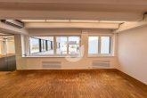Großraumbüro - Lichtdurchflutete Bürofläche mit Glasbüros & flexiblem Ausbau