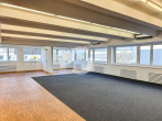 Großraumbüro - Lichtdurchflutete Bürofläche mit Glasbüros & flexiblem Ausbau