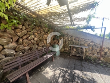 Mehrfamilienhaus mit Leerstand in guter Lage von Stuttgart-Untertürkheim zum Erwerb - Garten (92362)