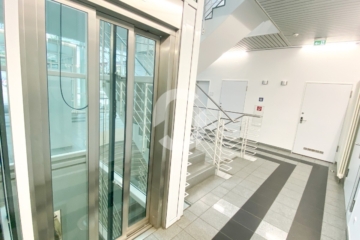 STEP 1 – Exzellente Aussicht & individueller Ausbau nach Mieterwunsch - Treppenhaus (93511)