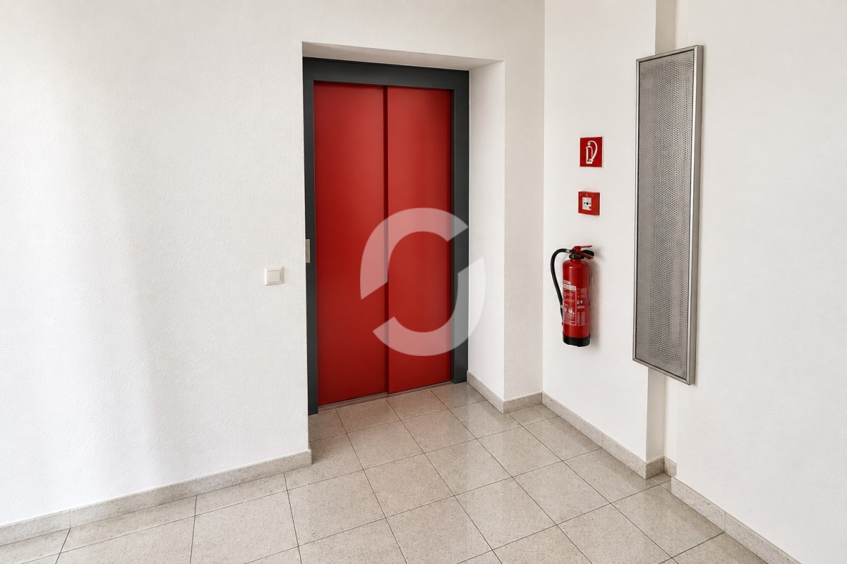 Aufzug/Treppenhaus