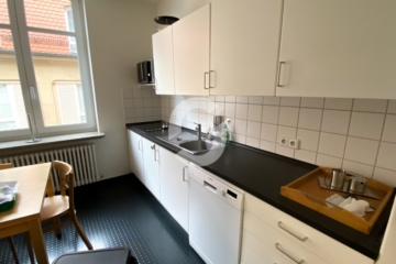 Stilvoll arbeiten: Historisches Objekt, moderne Bürofläche, Ausblick & zentraler Lage - Teeküche (84802)