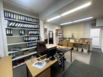 Perfekt für Handwerker – Lagerhalle mit Büro im Stuttgarter Osten - Büro / Empfang (89774)