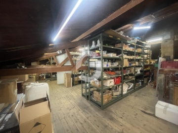 Perfekt für Handwerker – Lagerhalle mit Büro im Stuttgarter Osten - Bühne (89773)