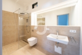 Badezimmer - Stilvolle Stadtwohnung mit Panoramablick über Stuttgart