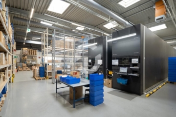 Helle Hallenflächen in Bad-Cannstadt - Innenansicht (84754)