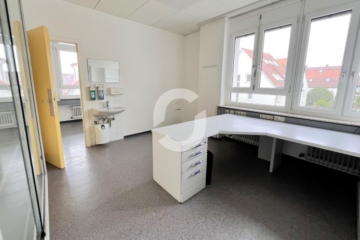 Lichtdurchflutete Praxis in Ärztehaus - Praxisfläche (76727)