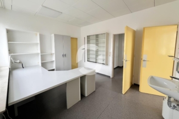 Lichtdurchflutete Praxis in Ärztehaus - Praxisfläche (76724)