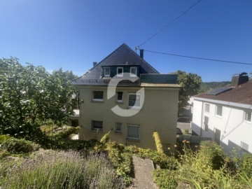 Mehrfamilienhaus mit Leerstand in guter Lage von Stuttgart-Untertürkheim zum Erwerb - Hinteransicht (92340)