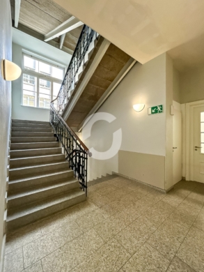 LOFT – sofort beziehbar – in Stuttgart-Süd - Treppenhaus (91964)